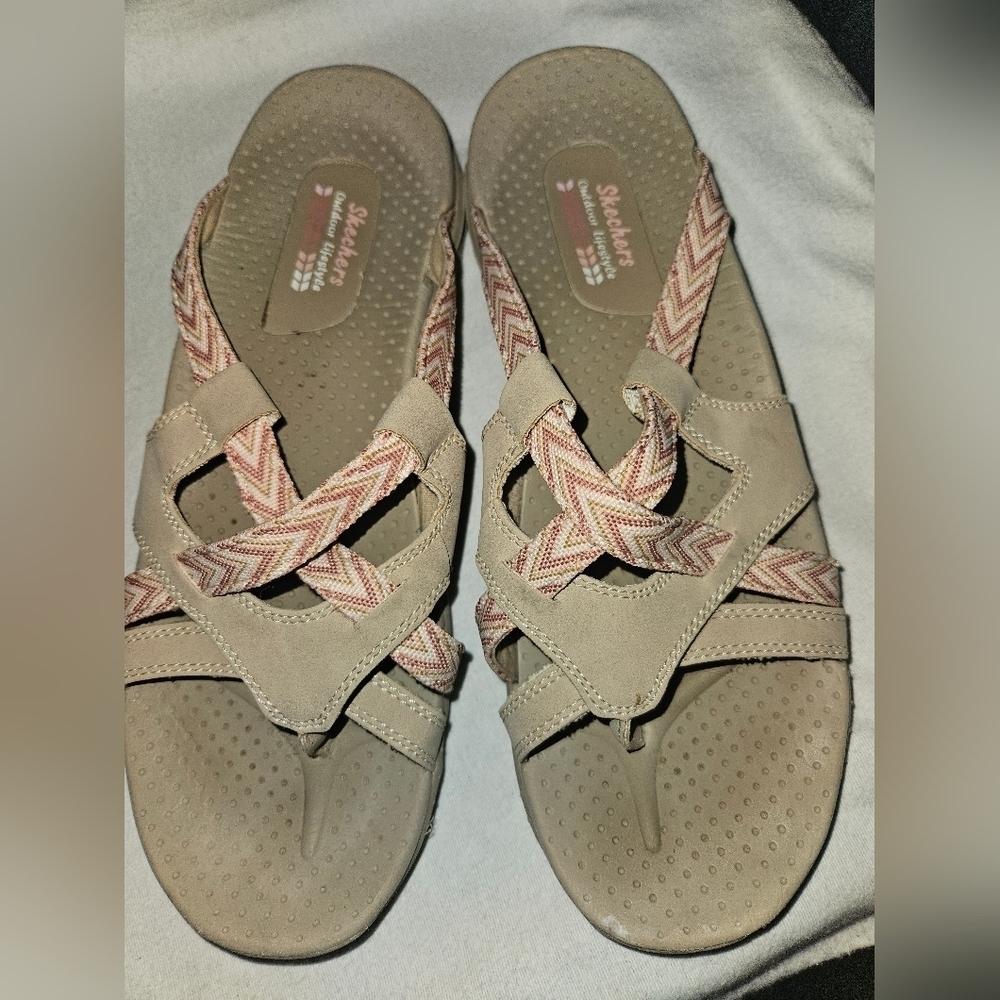 Skechers Womans Sandals Size 11